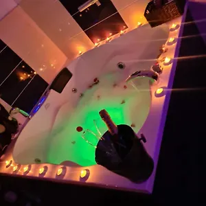 Karma Luxury , Bucureşti România